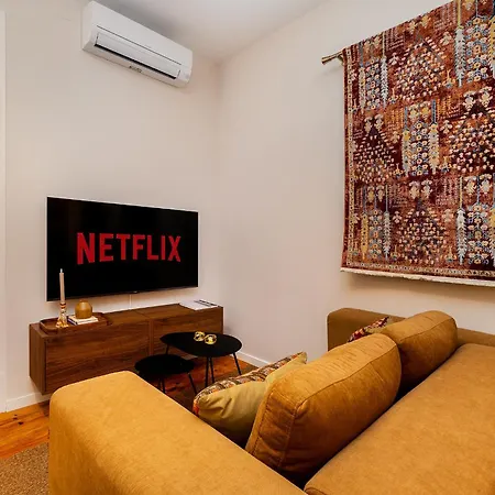 Whome Authentic Flat Near Penha De Franca Views * Lisboa