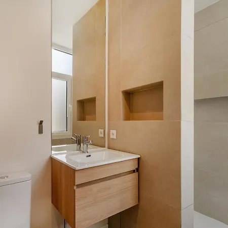 Appartamento Whome Flat Near Penha De Franca Views Lisbona